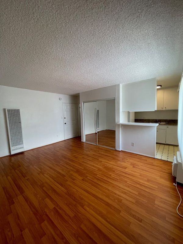 1260 N Beachwood Dr - Photo 5 of 12