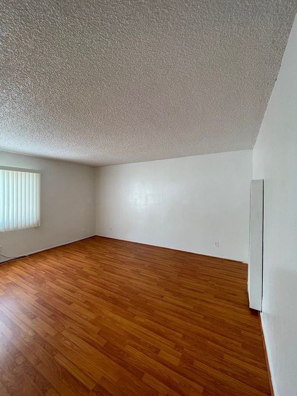 1260 N Beachwood Dr - Photo 6 of 12