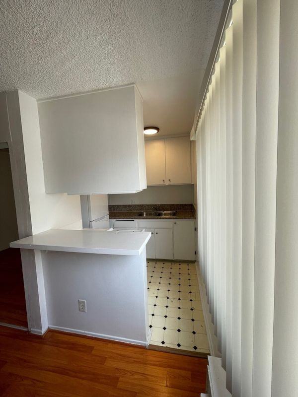 1260 N Beachwood Dr - Photo 7 of 12