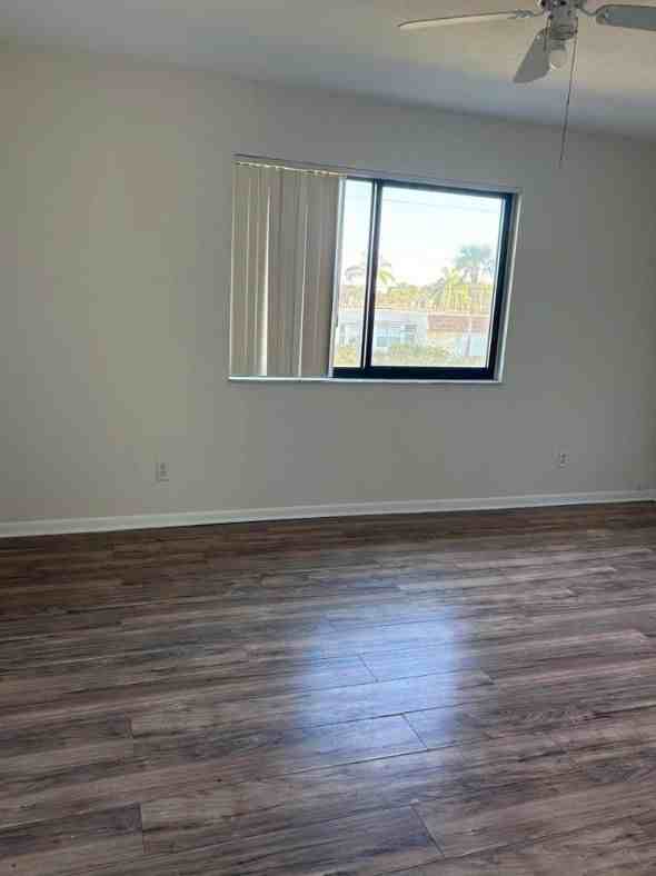 5106 Pier Dr - Photo 3 of 15