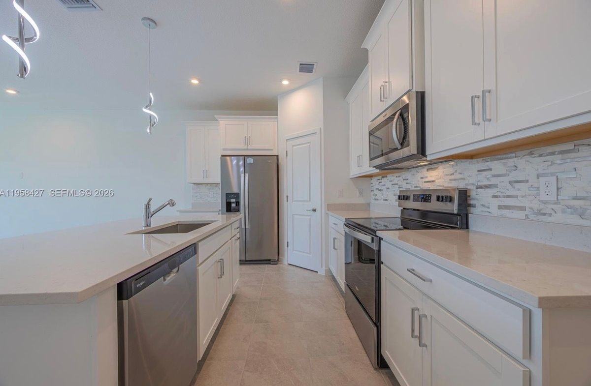 7040 Channing Ave - Photo 2 of 20