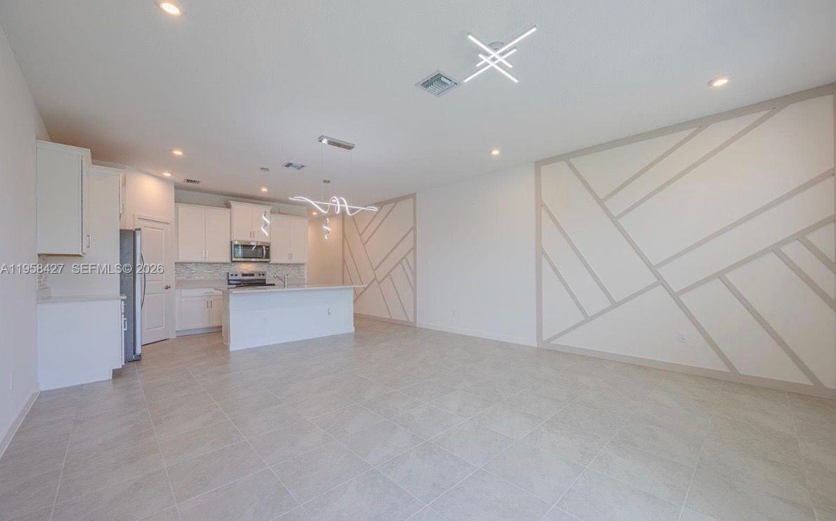 7040 Channing Ave - Photo 3 of 20