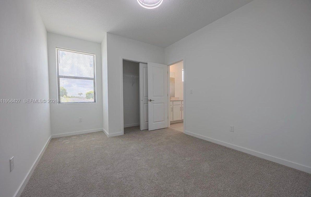 7040 Channing Ave - Photo 4 of 20