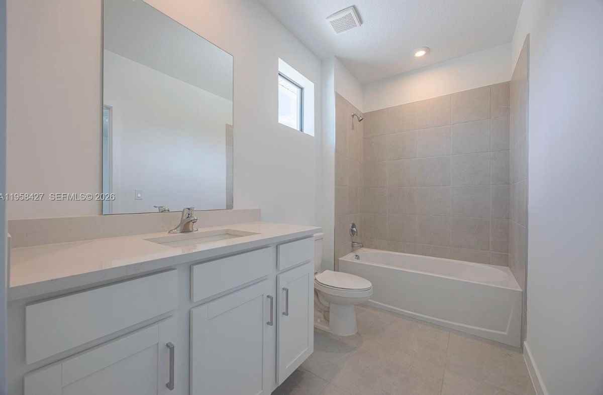 7040 Channing Ave - Photo 5 of 20