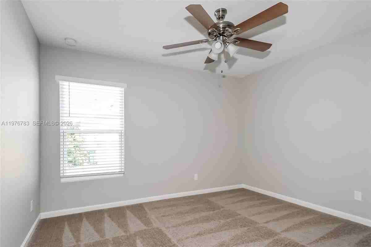 957 Se Caravan Ave - Photo 2 of 13