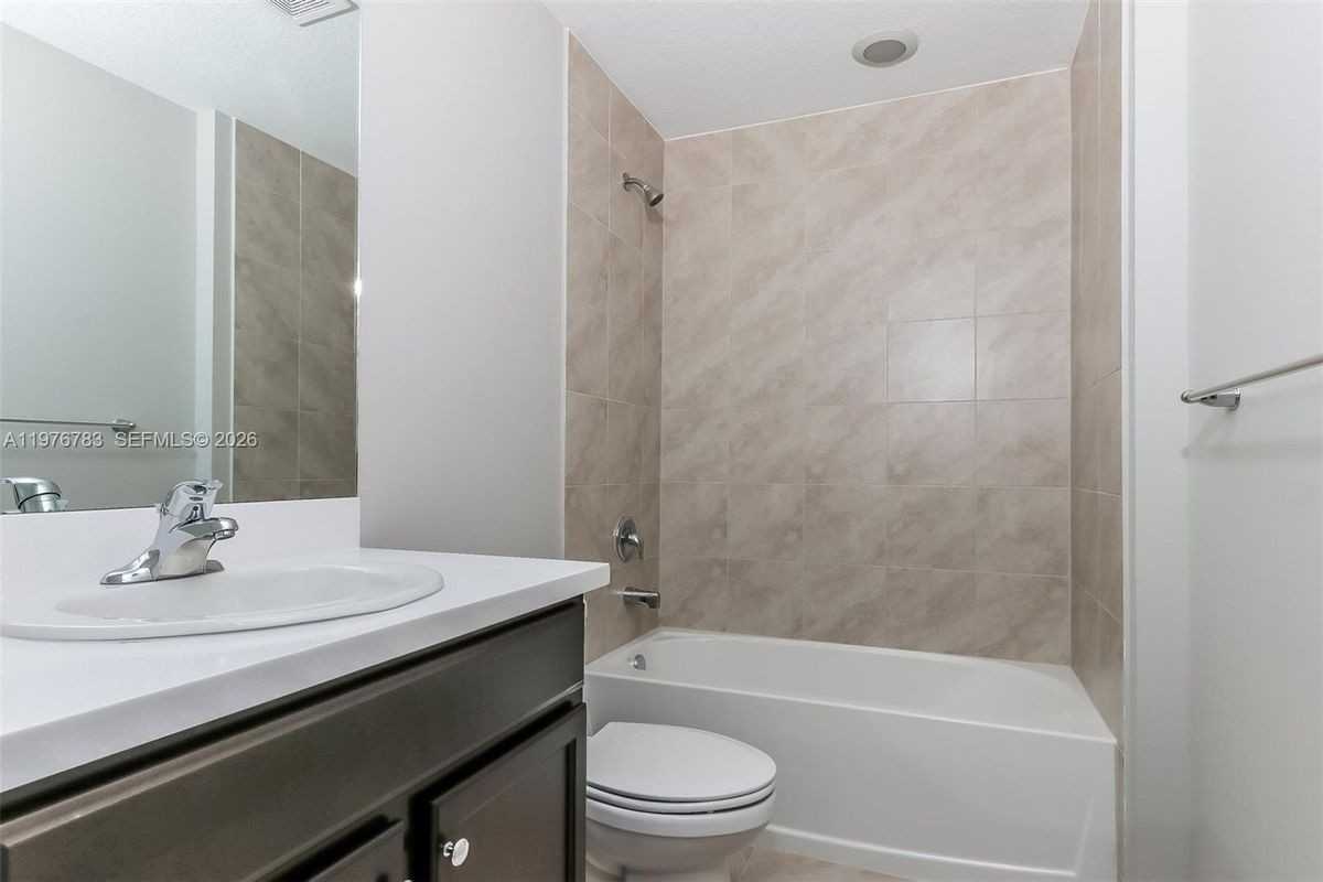 957 Se Caravan Ave - Photo 3 of 13