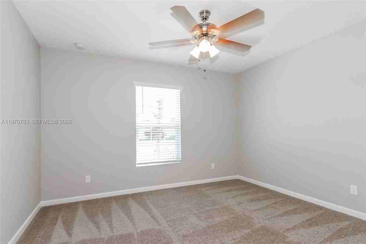 957 Se Caravan Ave - Photo 4 of 13