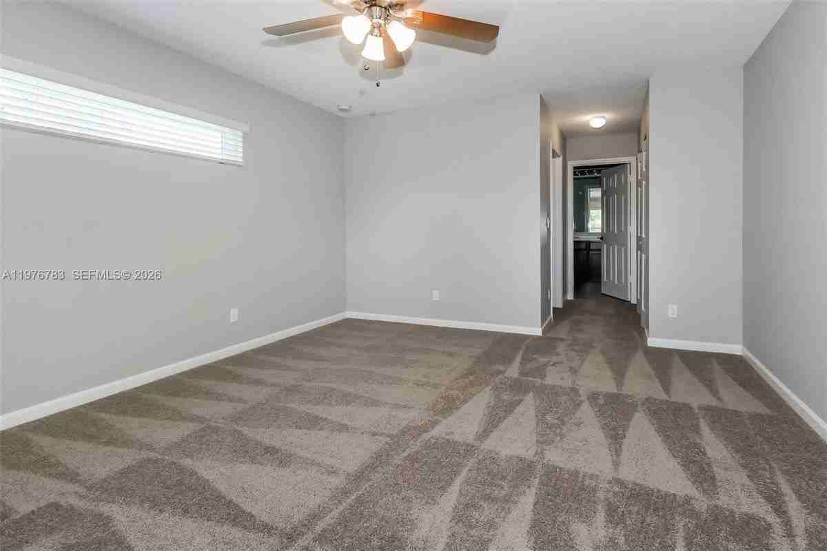 957 Se Caravan Ave - Photo 5 of 13