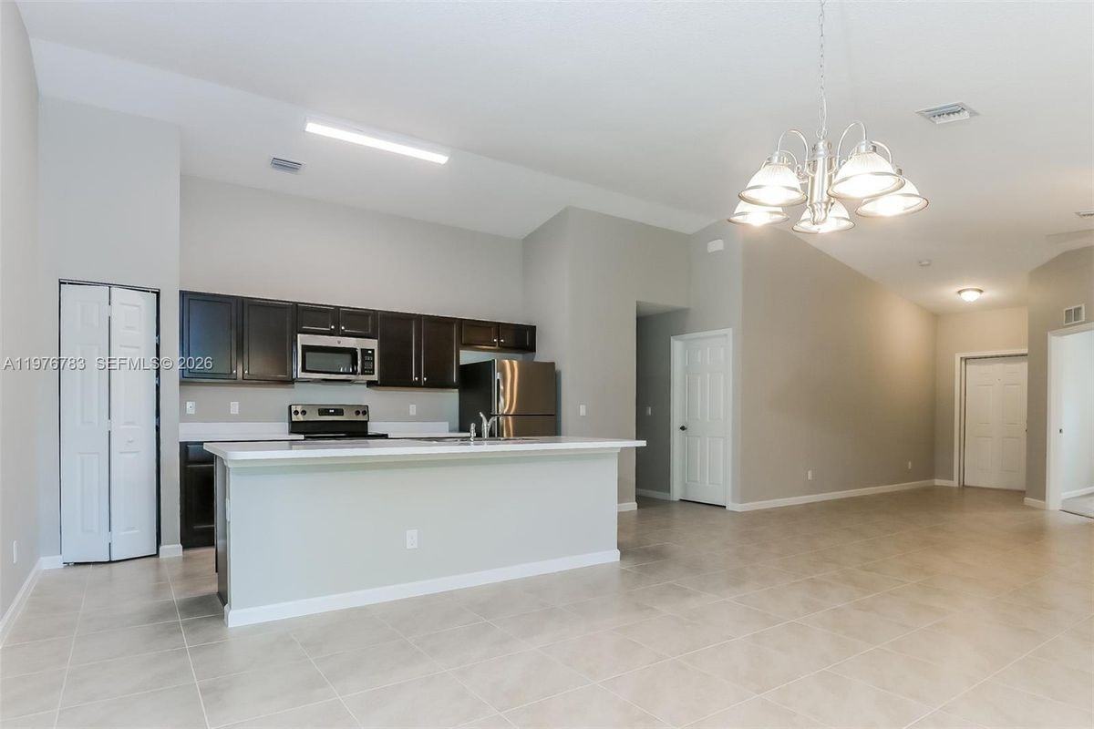 957 Se Caravan Ave - Photo 6 of 13