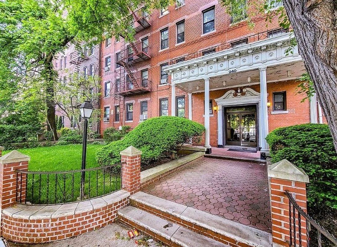 240 Ocean Pkwy ##C1 - Photo 2 of 8