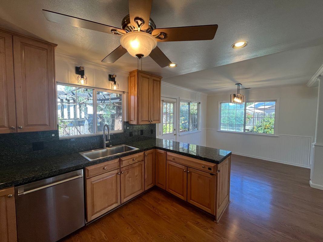 1450 Carolina Dr - Photo 4 of 19