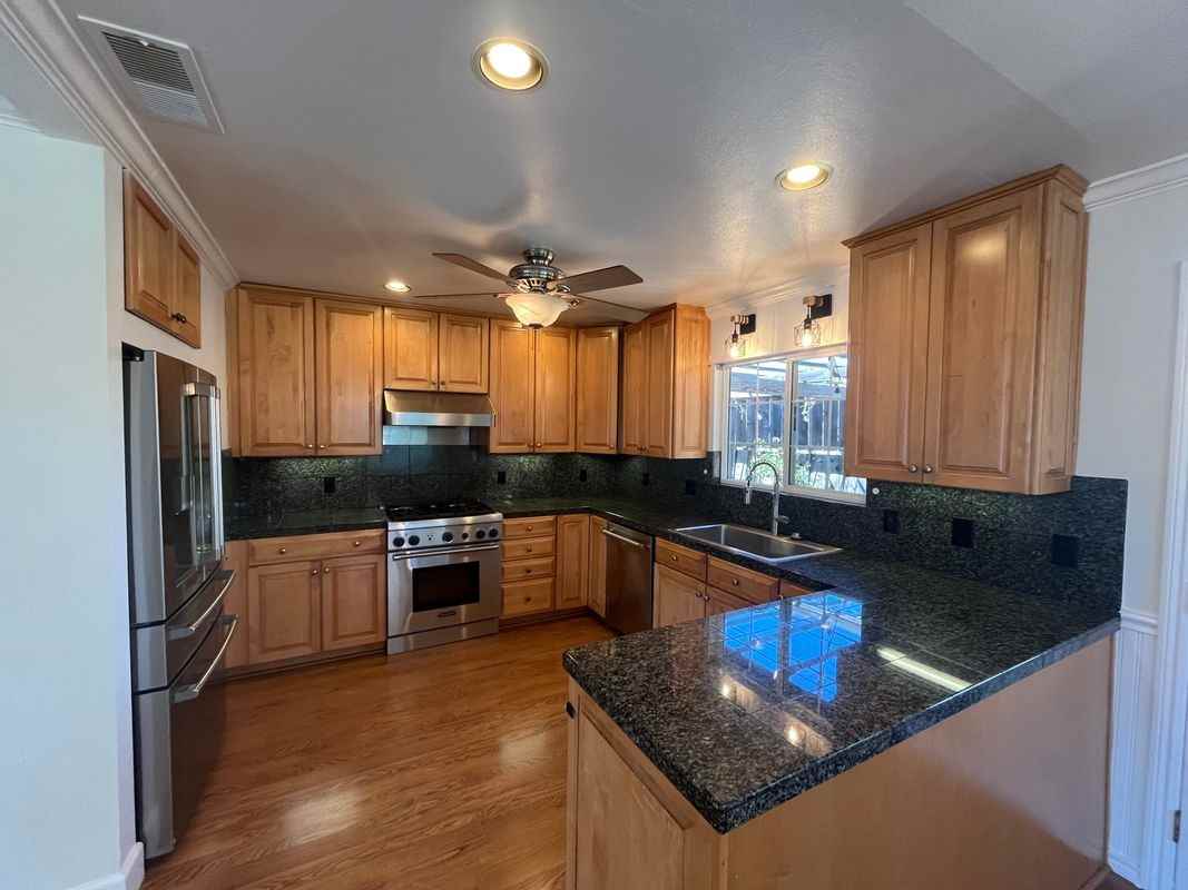 1450 Carolina Dr - Photo 5 of 19