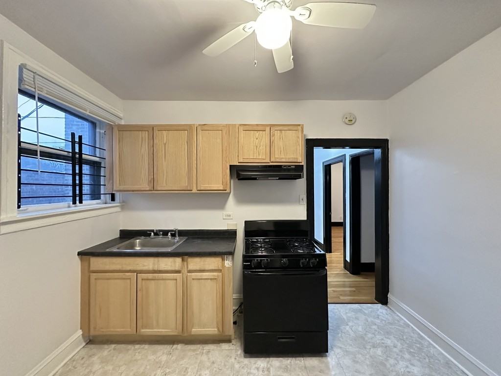 415 W 15th Pl #3 - Photo 7 of 20