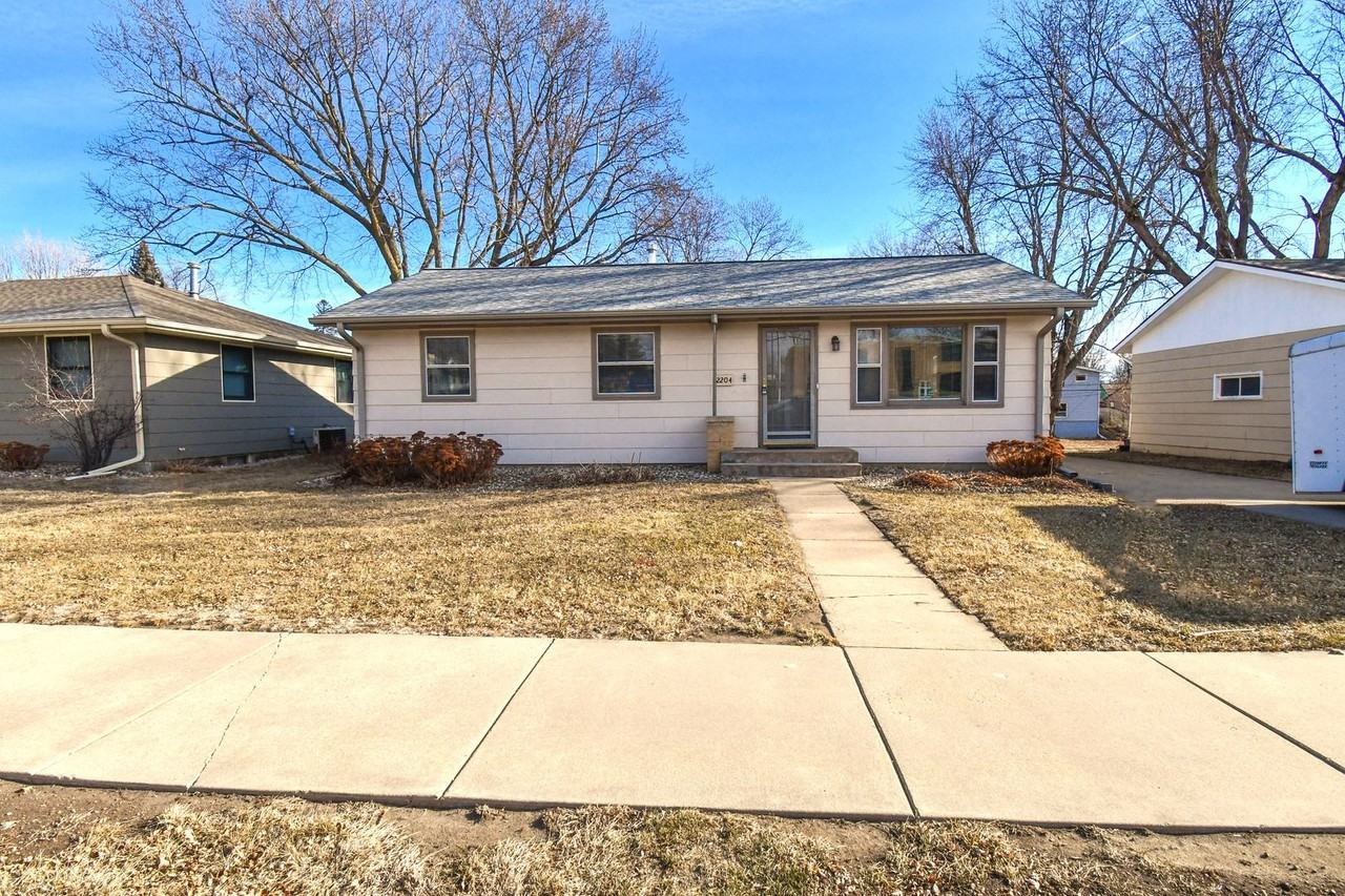 2204 S Jefferson Ave - Photo 2 of 50