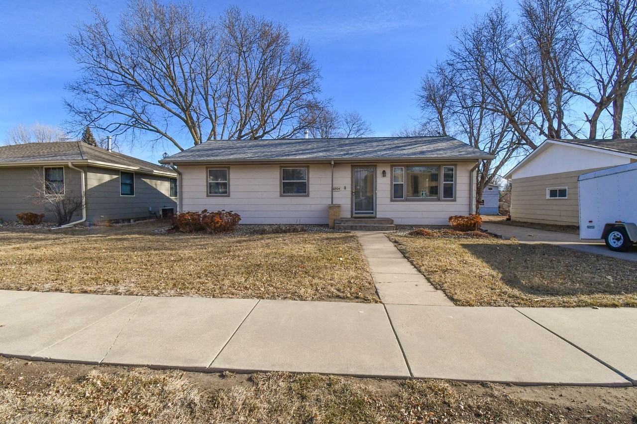 2204 S Jefferson Ave - Photo 3 of 50