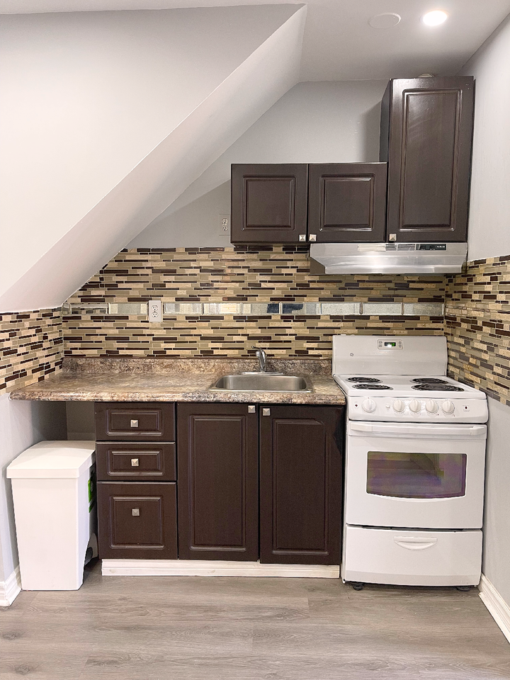 587 Vaughan Road - Photo 2 of 14