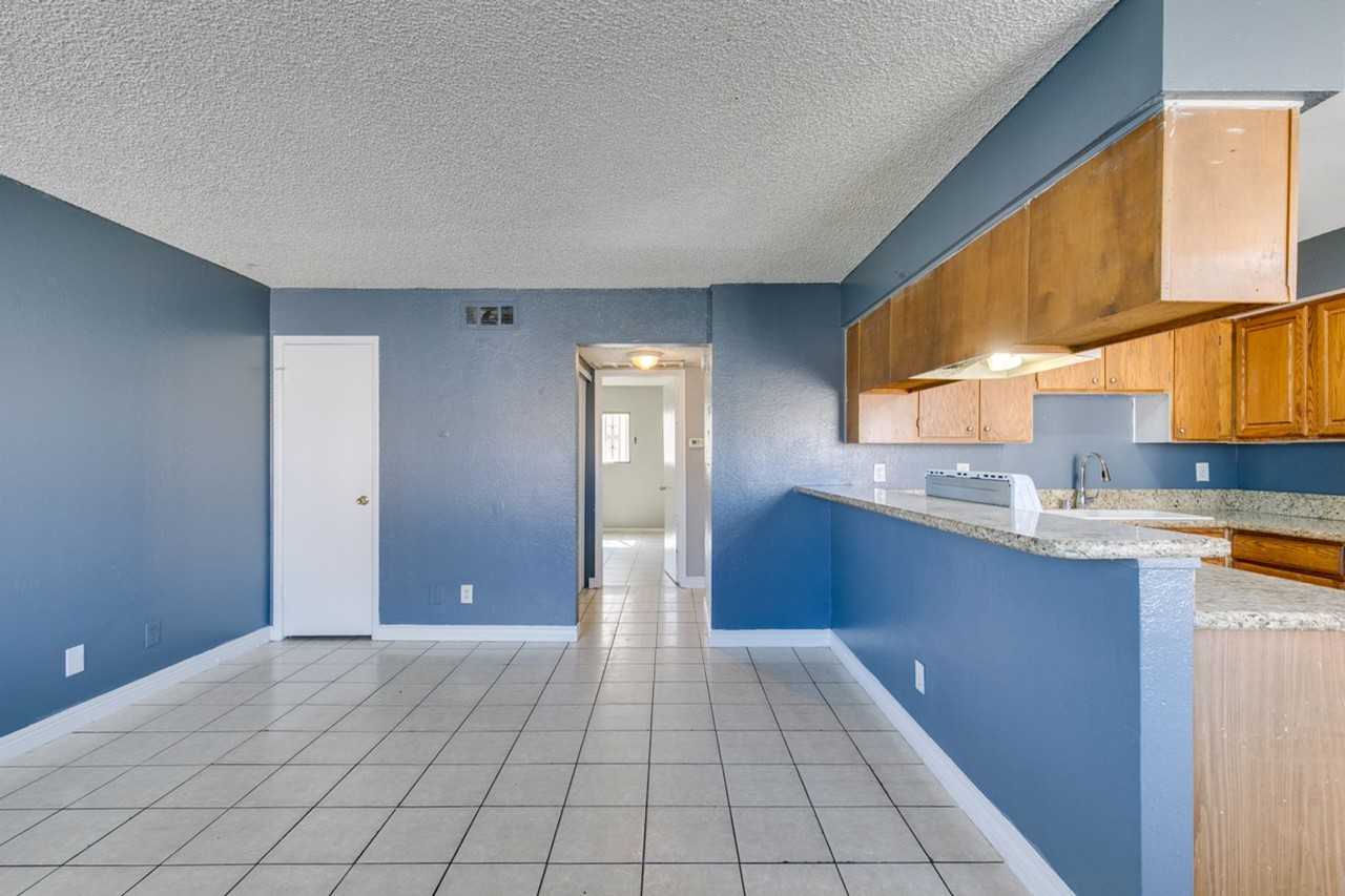 1641 N Lamont St - Photo 6 of 30
