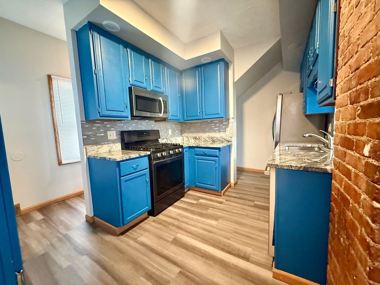 1102 N Madison St - Photo 5 of 16