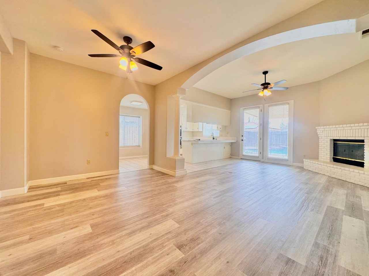 9131 Anchor Island Ct - Photo 3 of 19