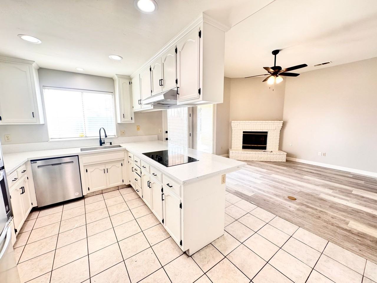 9131 Anchor Island Ct - Photo 5 of 19