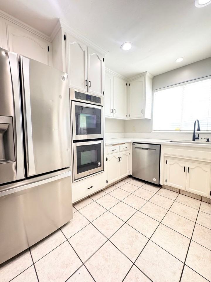 9131 Anchor Island Ct - Photo 7 of 19