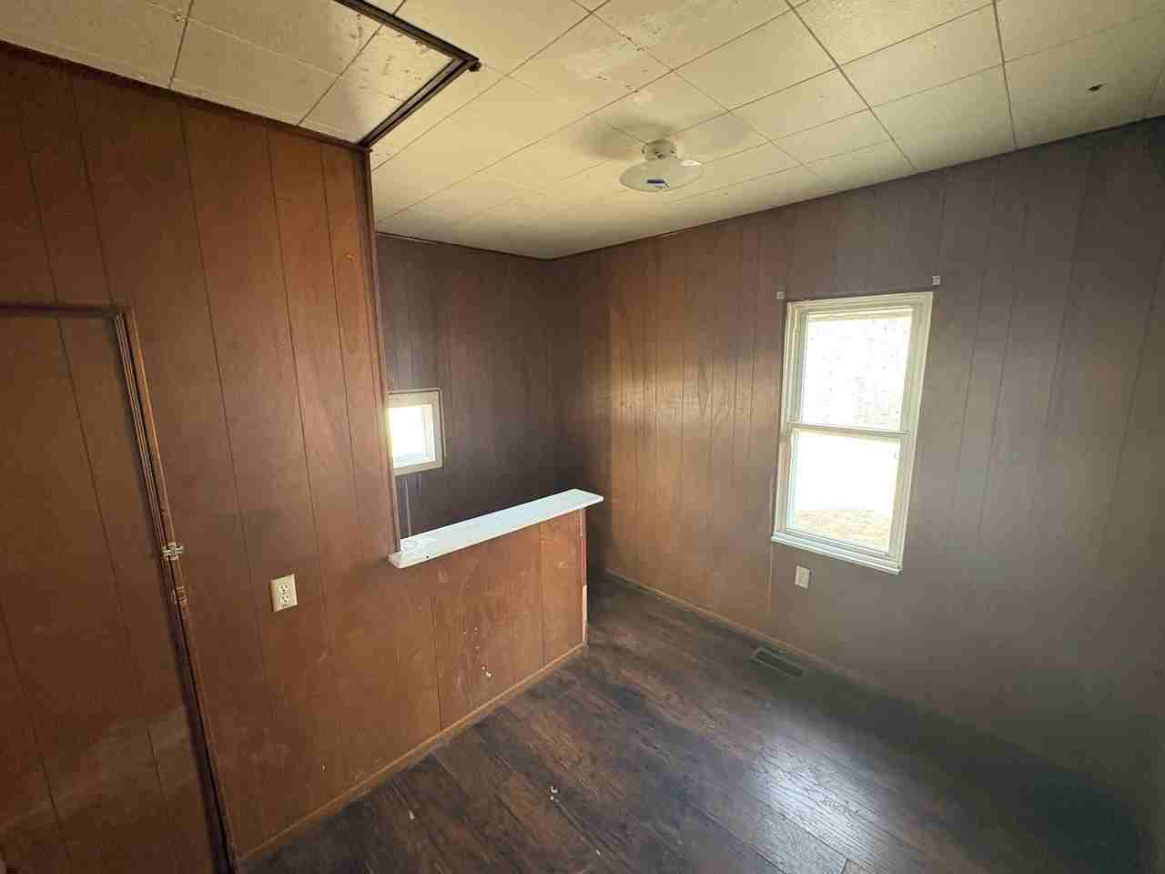 1030 W 17th St - Photo 4 of 20