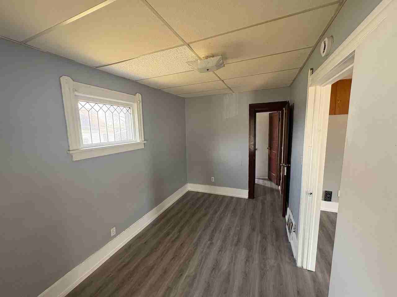 1030 W 17th St - Photo 5 of 20