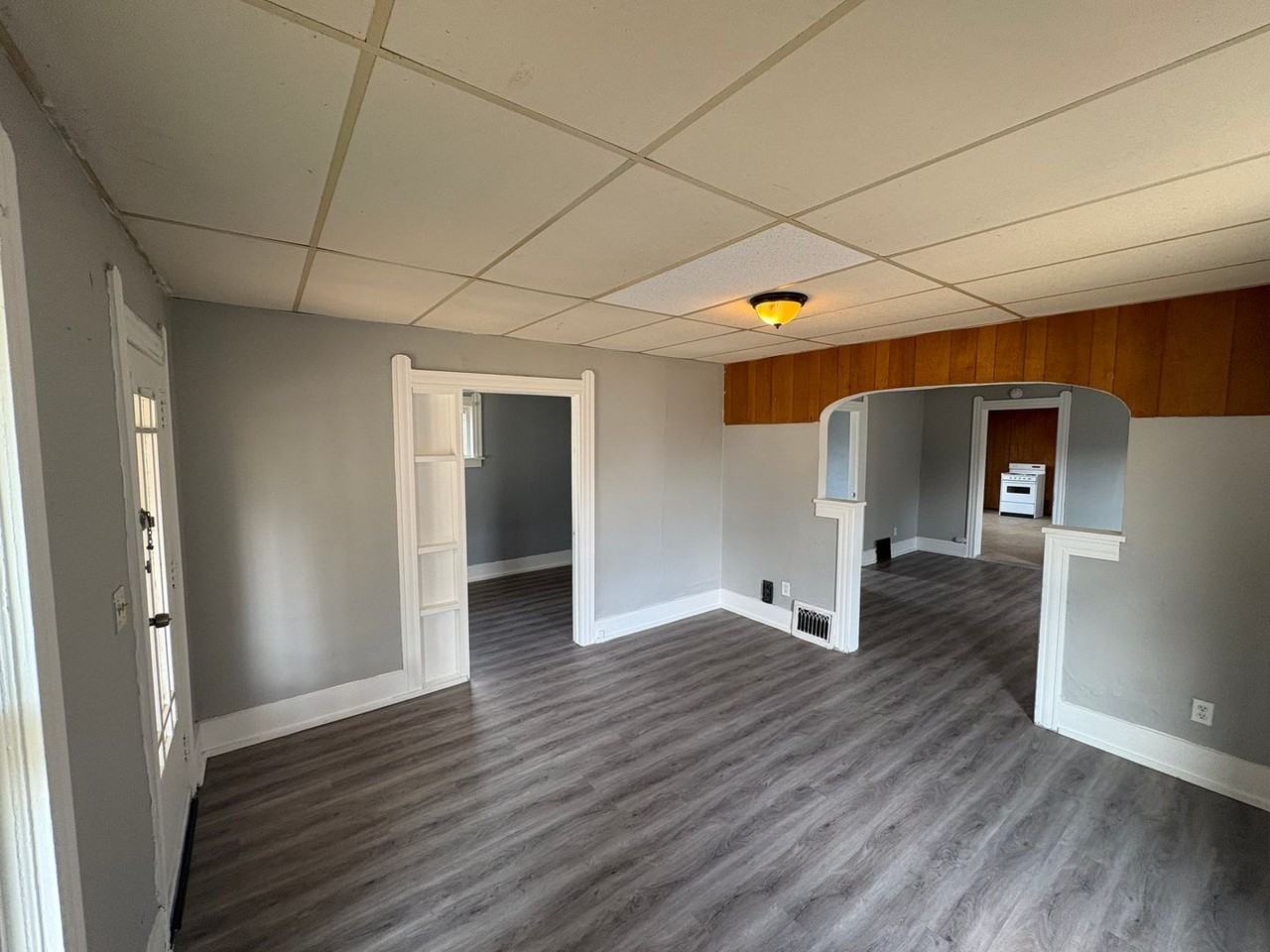 1030 W 17th St - Photo 7 of 20