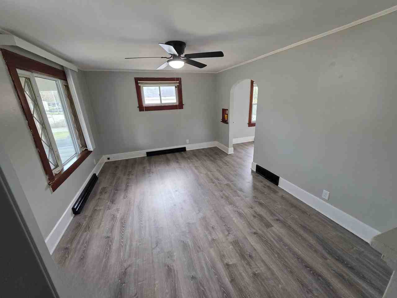 401 Howard St - Photo 5 of 14