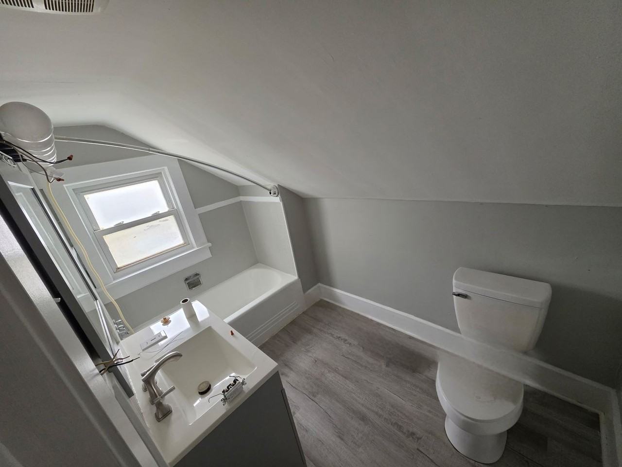 401 Howard St - Photo 6 of 14