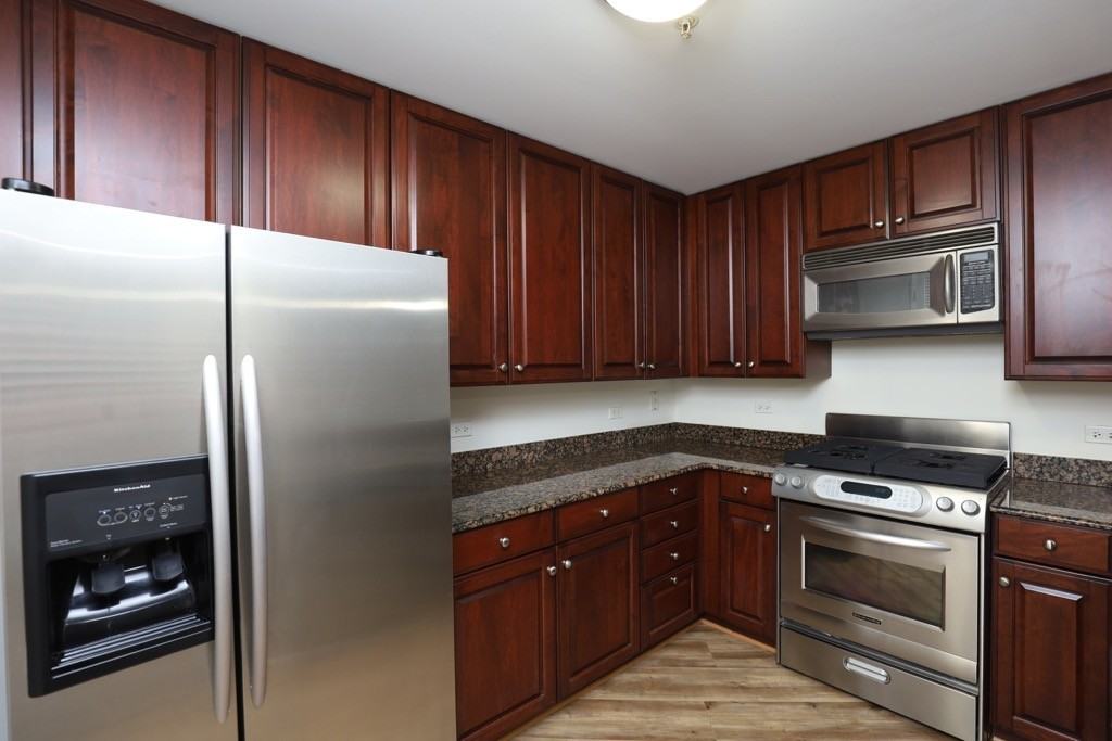 418 E Waterside Dr - Photo 2 of 20