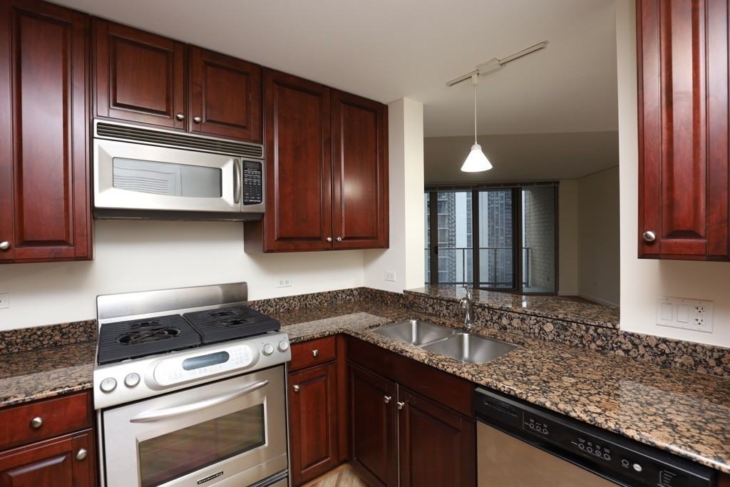 418 E Waterside Dr - Photo 3 of 20