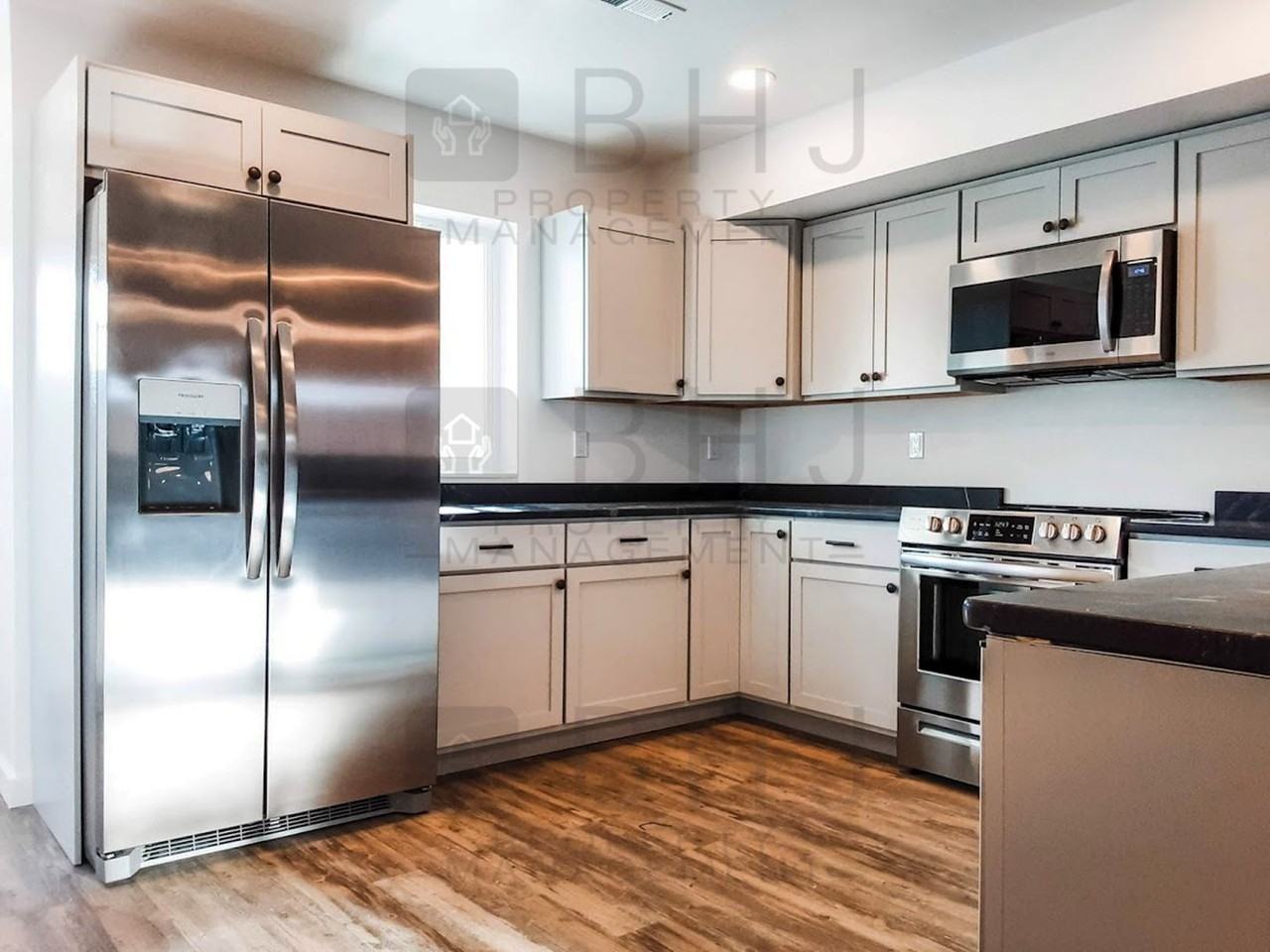 429 E 7th St - Photo 2 of 21