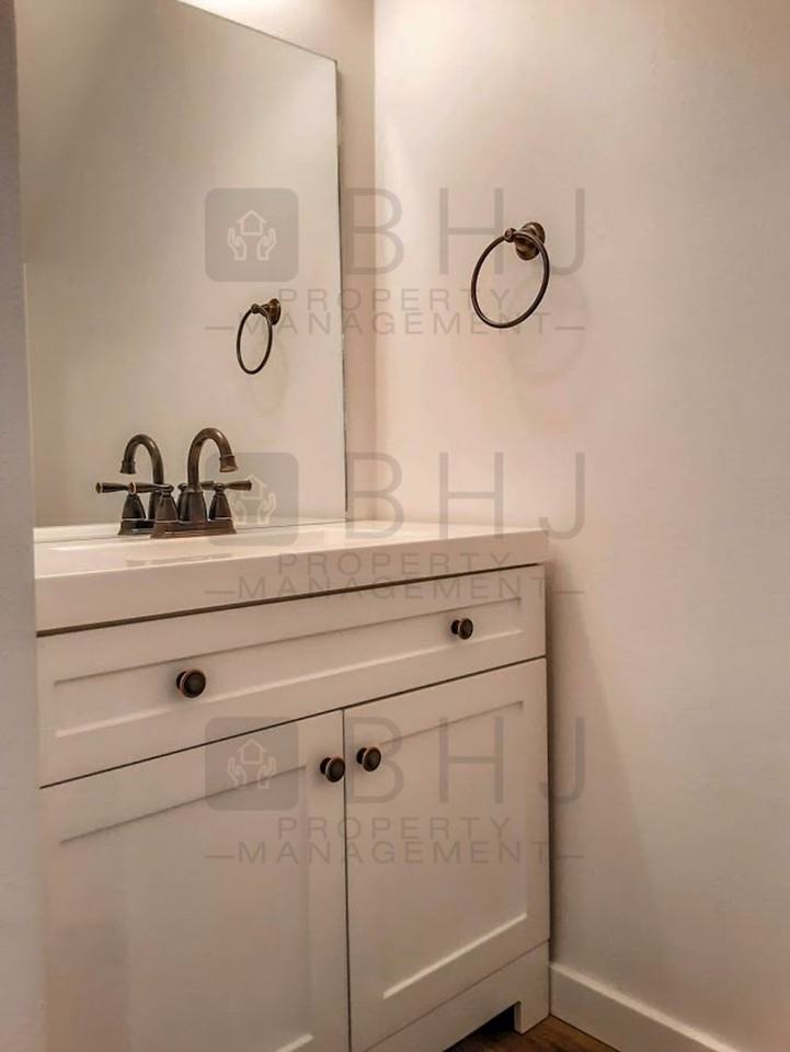 429 E 7th St - Photo 6 of 21