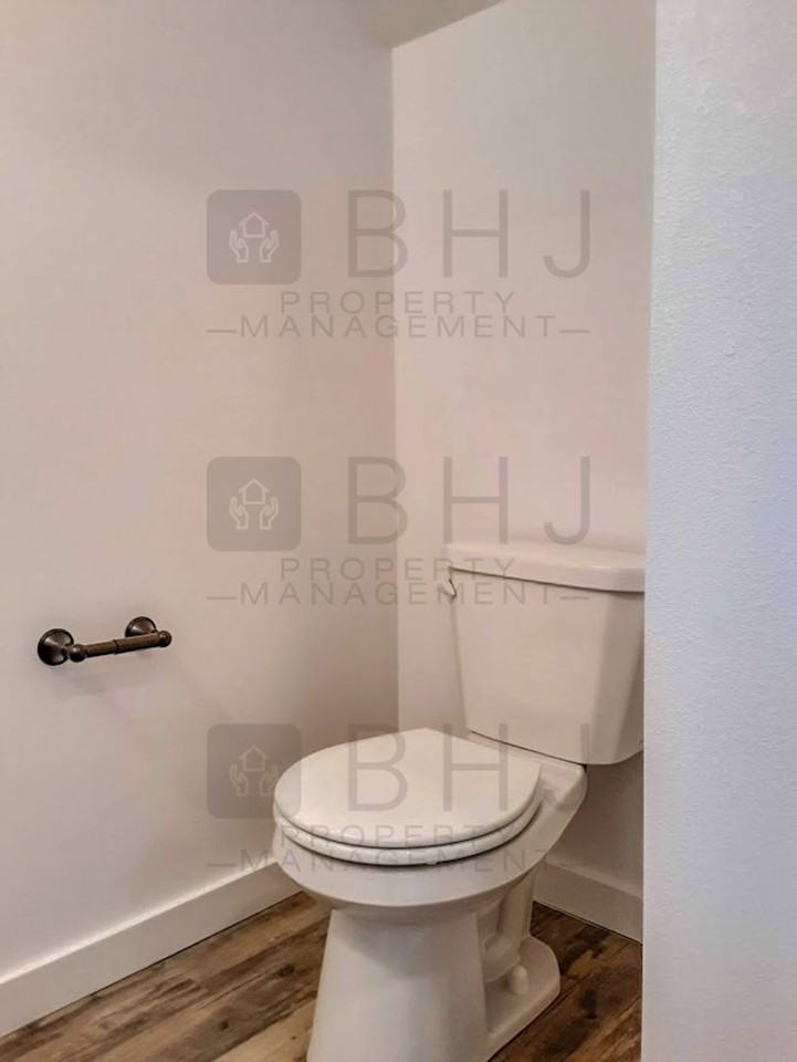 429 E 7th St - Photo 7 of 21