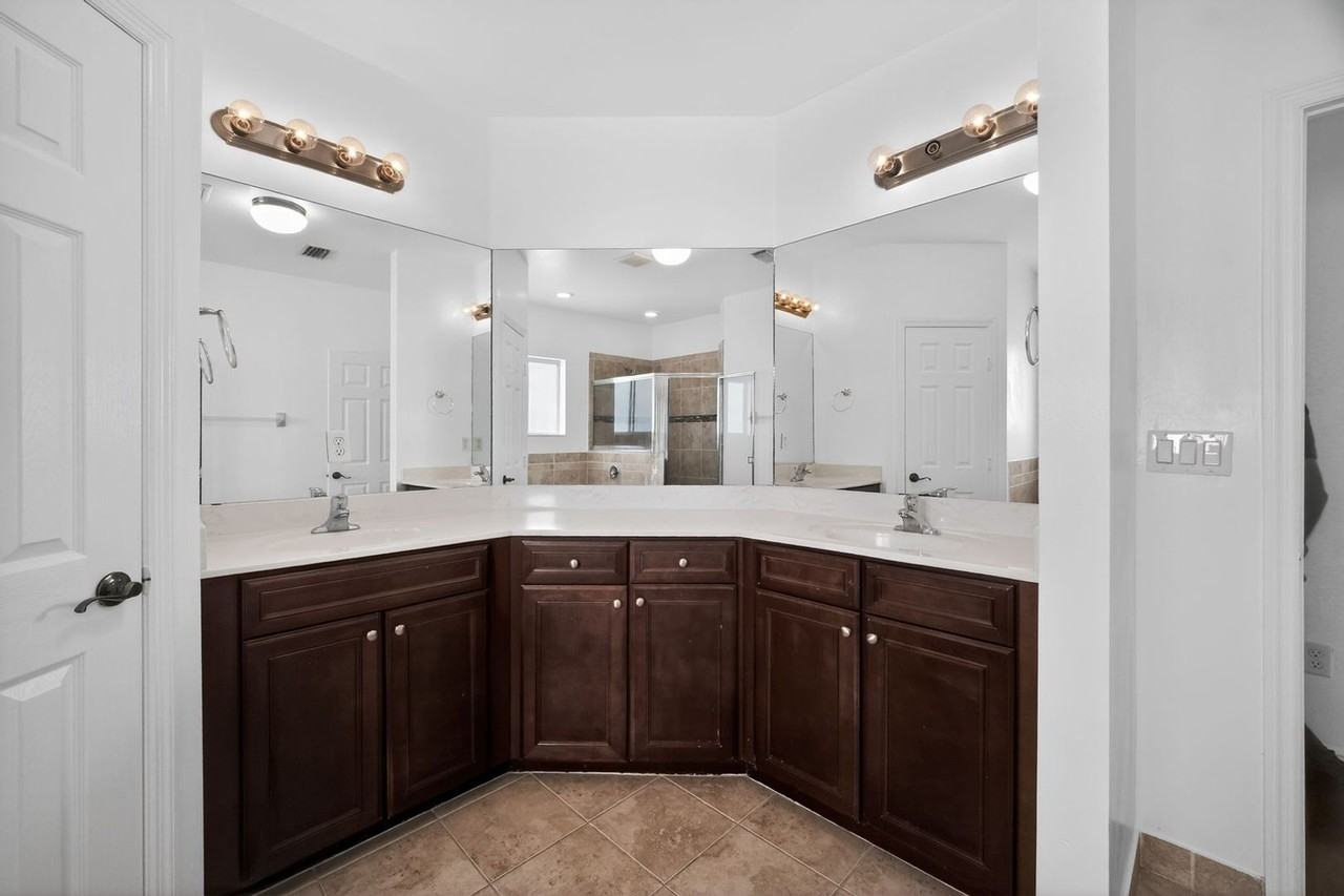 2344 Se 16th Ter - Photo 2 of 33