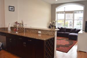 featured image of 918 W Belmont Ave #204