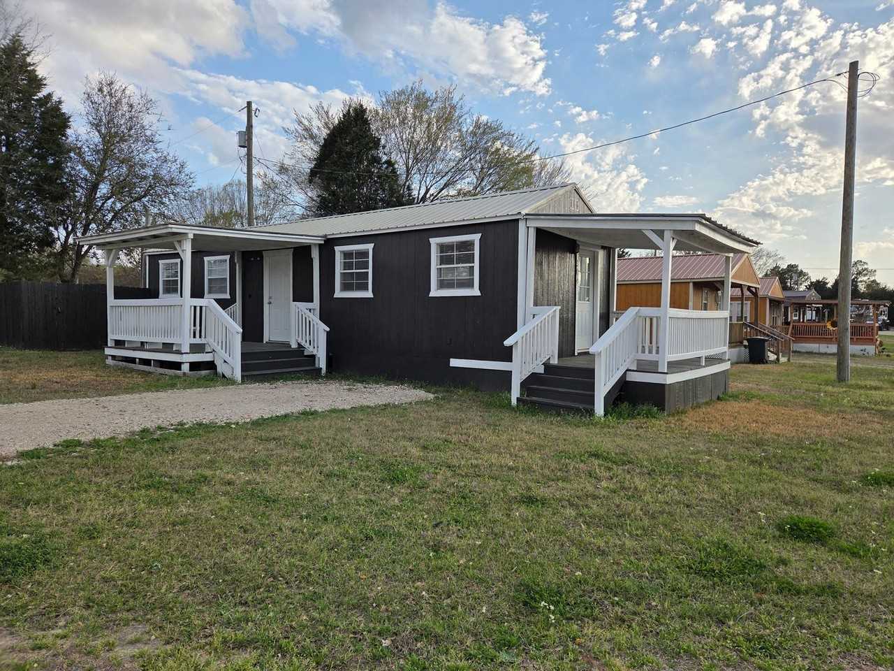 304 Carson Cir - Photo 2 of 14
