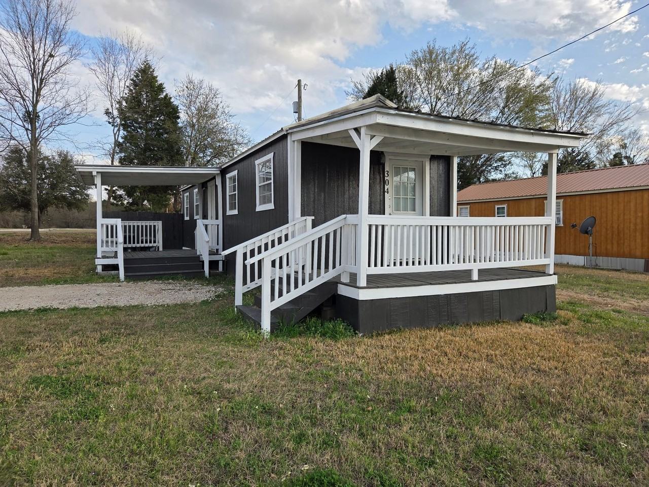 304 Carson Cir - Photo 3 of 14