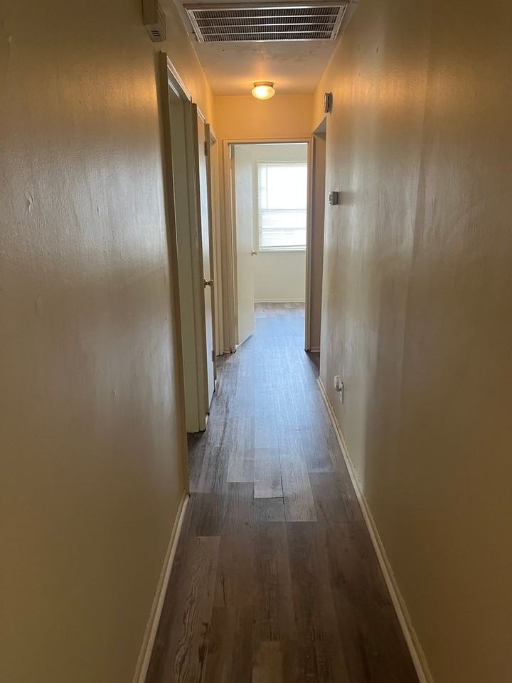 1234 Hahn Ave Ne - Photo 6 of 9