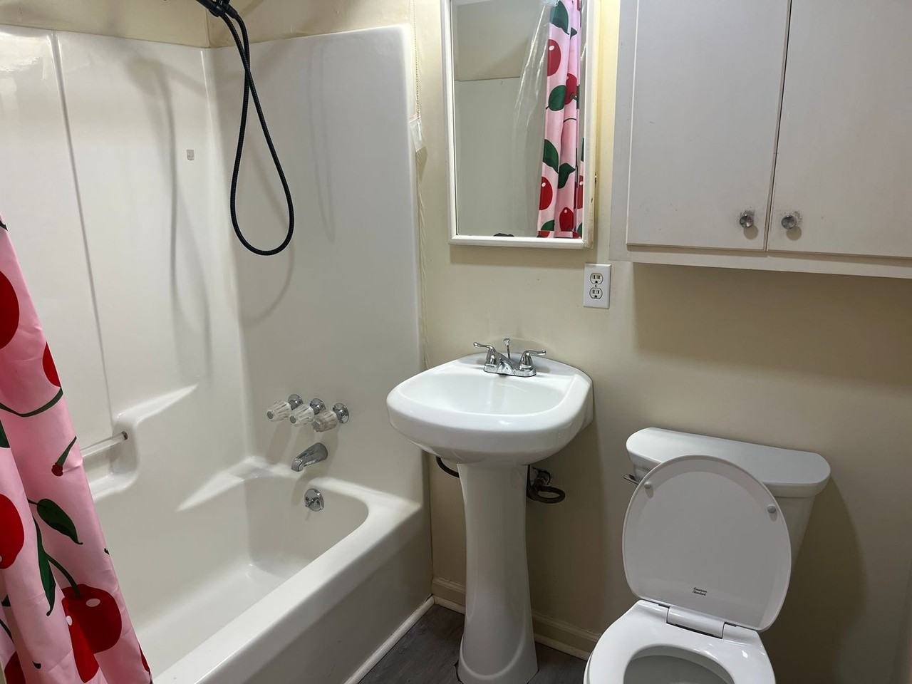 1234 Hahn Ave Ne - Photo 7 of 9