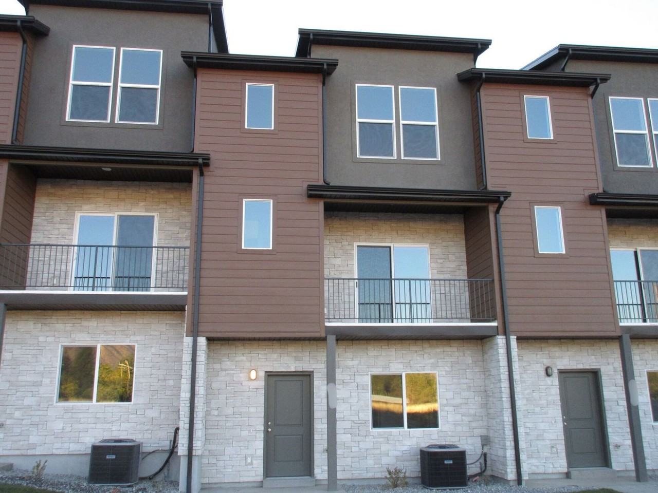 411 N 300 W - Photo 2 of 22