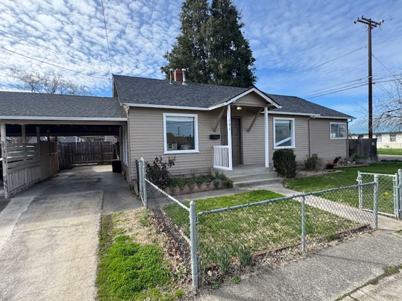 906 S Peach St - Photo 2 of 25