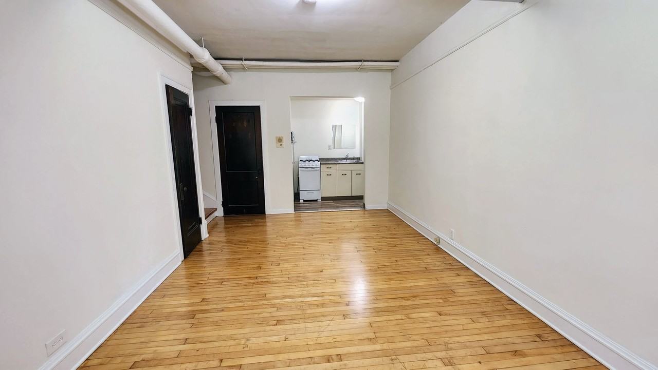 1919 W Berteau Ave #R - Photo 2 of 5