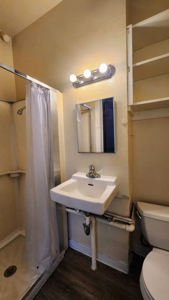 1919 W Berteau Ave #R - Photo 4 of 5