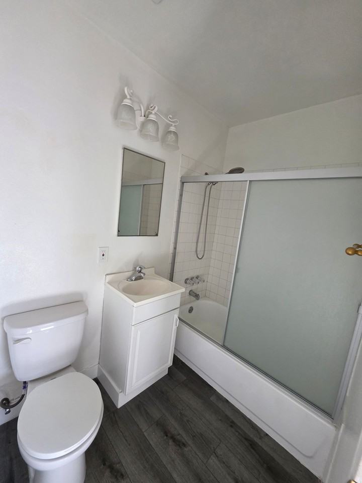 Wilson Apartments (217 W. Wilson) - Photo 4 of 5