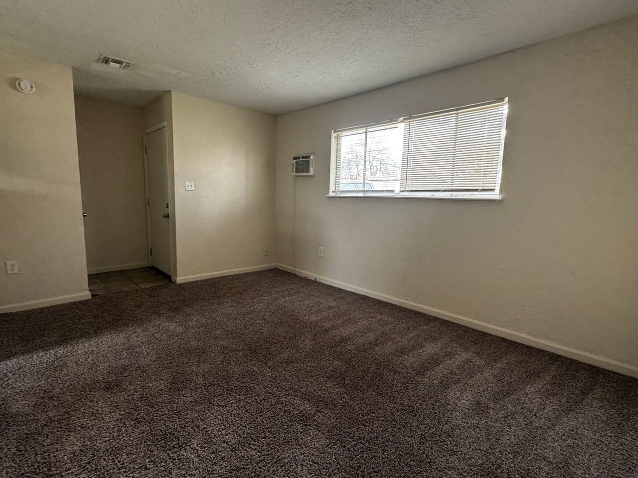 1408 Nw Ozmun Ave - Photo 4 of 10