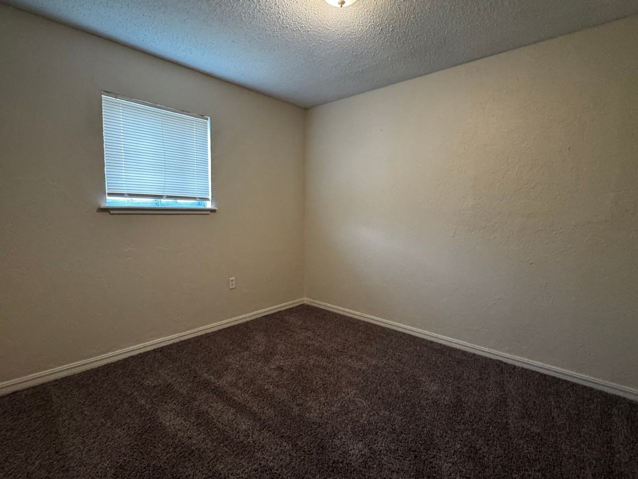 1408 Nw Ozmun Ave - Photo 6 of 10