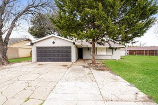 425 Price Dr - Photo 1 of 1