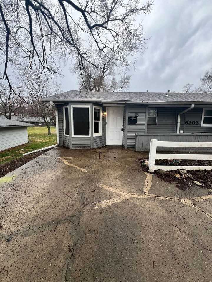 6203 E 152nd Ter ##B - Photo 2 of 11